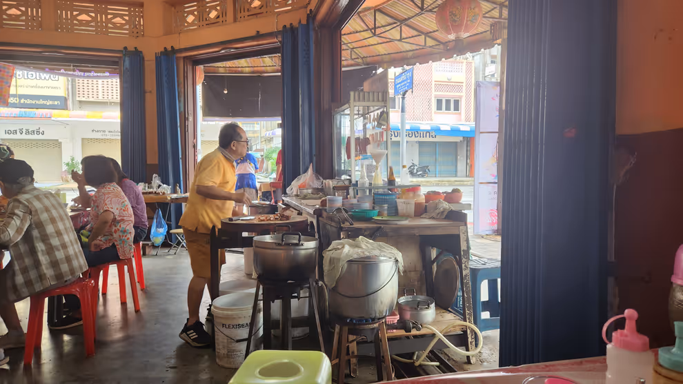 Nai Kieng's braised pork rice restaurant