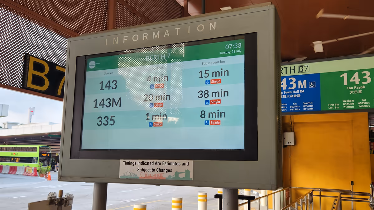 An electronics colorful display showing the bus ariving time of route 143, 143M and 335.