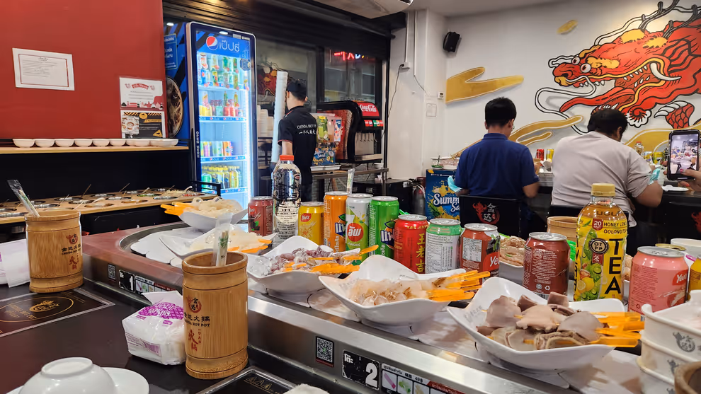 Suki Jinda Hotpot Atmosphere