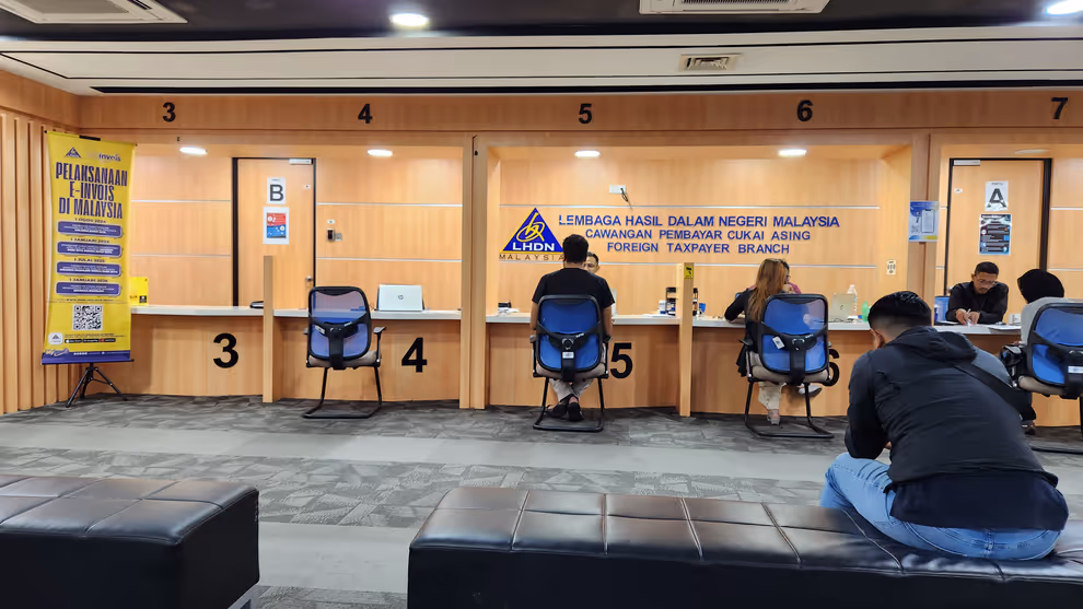 Tax foreigner office